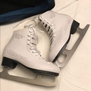 Gently wore Youth ice stakes and carry bag